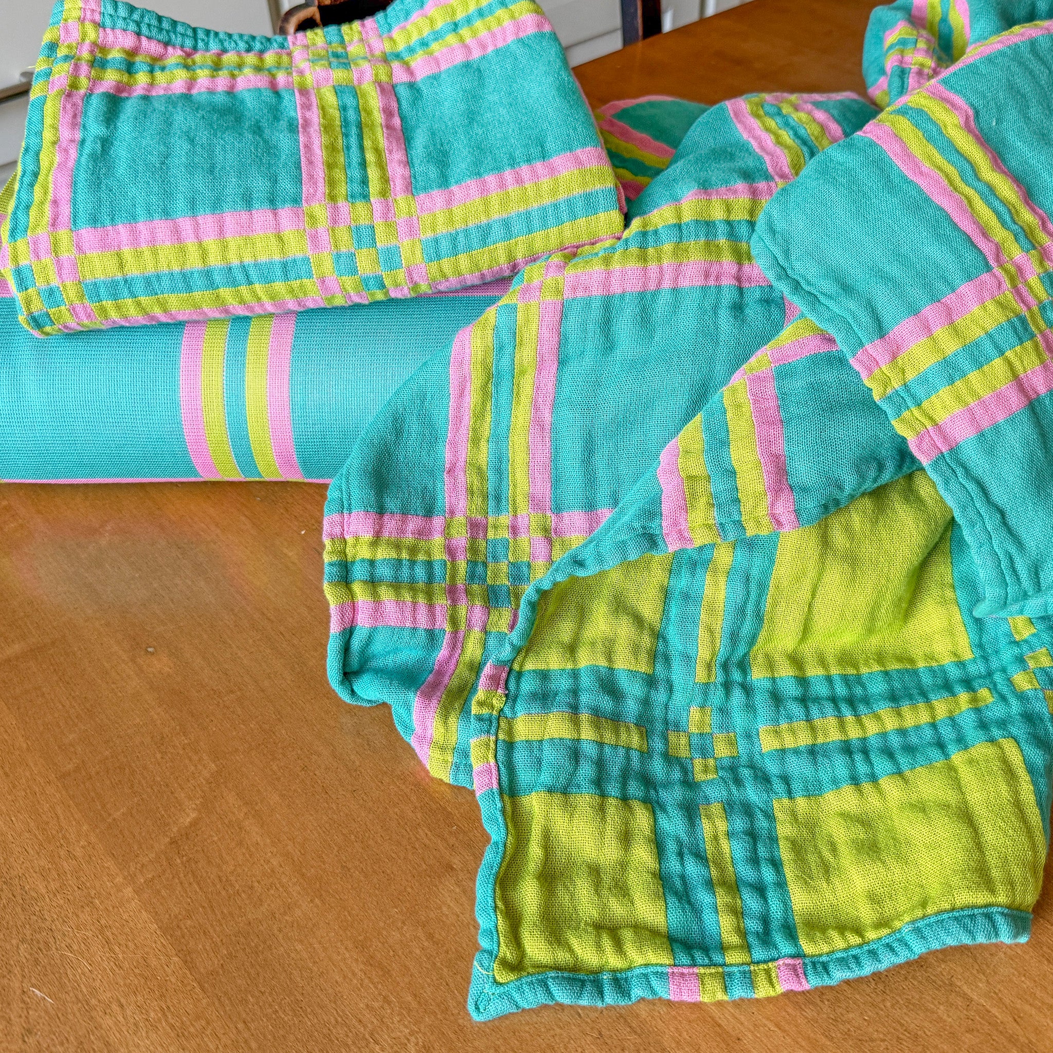 Narrative Encounter in Lemonade (by the yard)