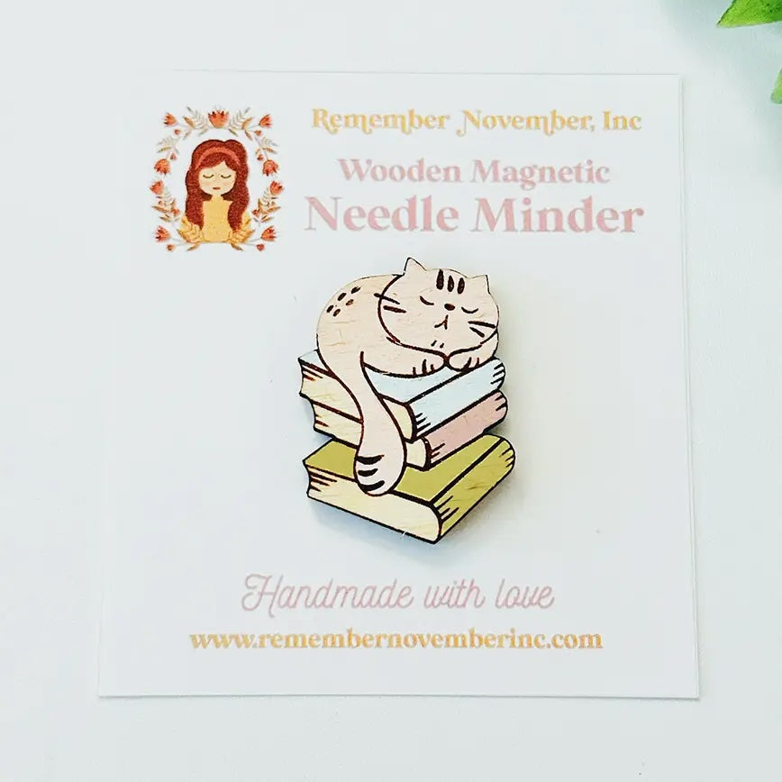 Wooden Magnetic Needle Minder - Books & Cat